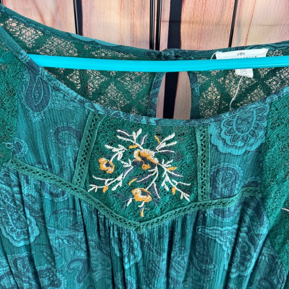 Mason & Belle - Tempesta Lace Detail Three Quarter Sleeve Top - Green - 3x - Picture 2 of 13